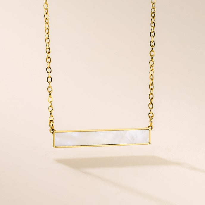 A shell bar golden necklace